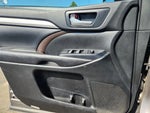 2019 Highlander Thumbnail 13