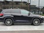 2017 Highlander Thumbnail 3