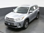 2017 Highlander Thumbnail 32