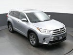 2017 Highlander Thumbnail 38