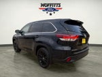 2019 Highlander Thumbnail 3
