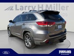 2019 Highlander Thumbnail 3