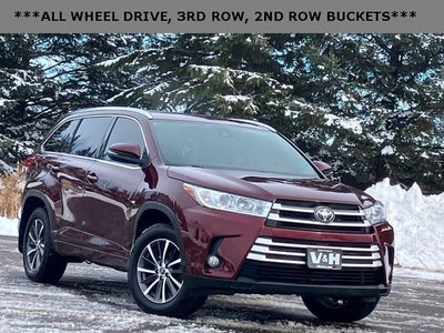 Photo of a 2017 Toyota Highlander AWD SE 4DR SUV for sale