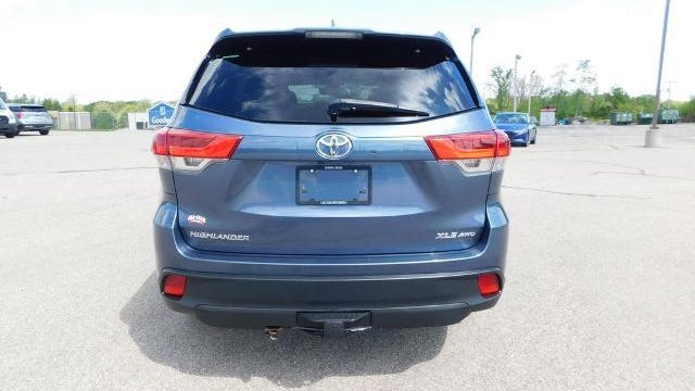 2017 Toyota Highlander SE