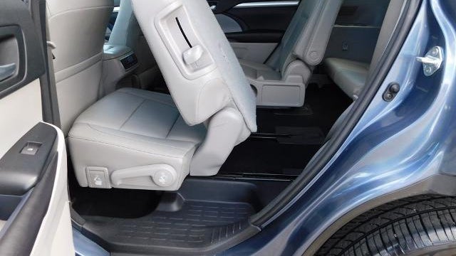 2017 Toyota Highlander SE