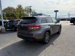 2017 Highlander Thumbnail 9