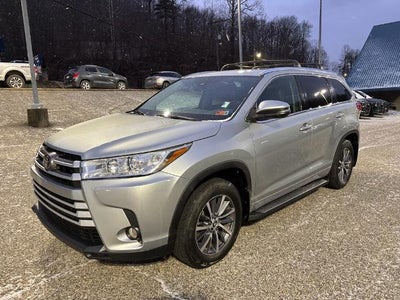 Photo of a 2017 Toyota Highlander AWD SE 4DR SUV for sale