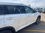 2019 Highlander Thumbnail 26