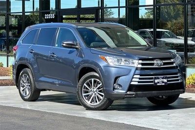 Photo of a 2017 Toyota Highlander AWD XLE 4DR SUV for sale