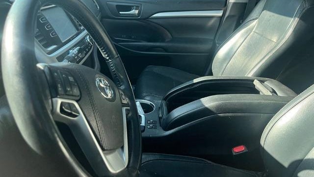 2017 Toyota Highlander SE
