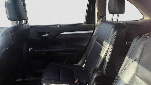 2017 Toyota Highlander SE