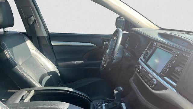 2017 Toyota Highlander SE