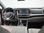 2017 Highlander Thumbnail 12