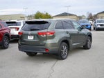2017 Highlander Thumbnail 5