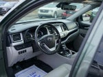 2017 Highlander Thumbnail 18