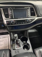 2019 Highlander Thumbnail 12