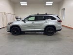 2019 Highlander Thumbnail 5