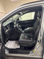 2019 Highlander Thumbnail 9