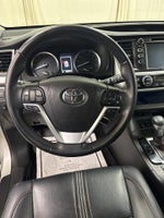 2019 Highlander Thumbnail 11