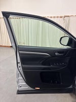 2019 Highlander Thumbnail 16