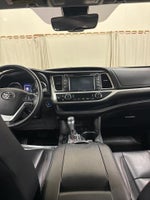 2019 Highlander Thumbnail 18
