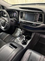 2019 Highlander Thumbnail 31