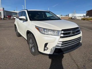 2019 Toyota Highlander with Blizzard Pearl Exterior