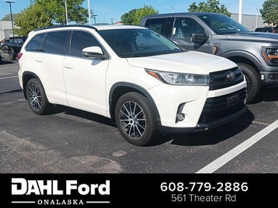Photo of a 2017 Toyota Highlander AWD SE 4DR SUV for sale