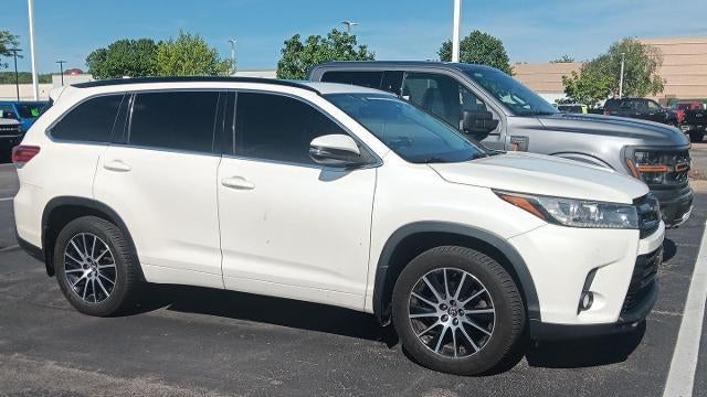 2017 Toyota Highlander SE