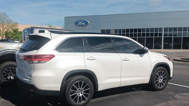 2017 Toyota Highlander SE