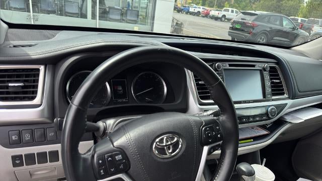 2017 Toyota Highlander SE