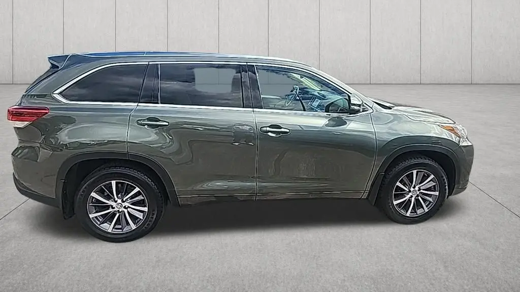 2018 Toyota Highlander SE