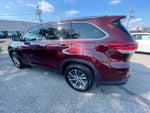 2019 Highlander Thumbnail 6
