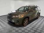2019 Highlander Thumbnail 3