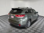 2019 Highlander Thumbnail 8