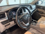 2019 Highlander Thumbnail 13