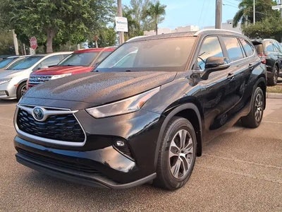Photo of a 2023 Toyota Highlander Hybrid XLE 4DR SUV for sale
