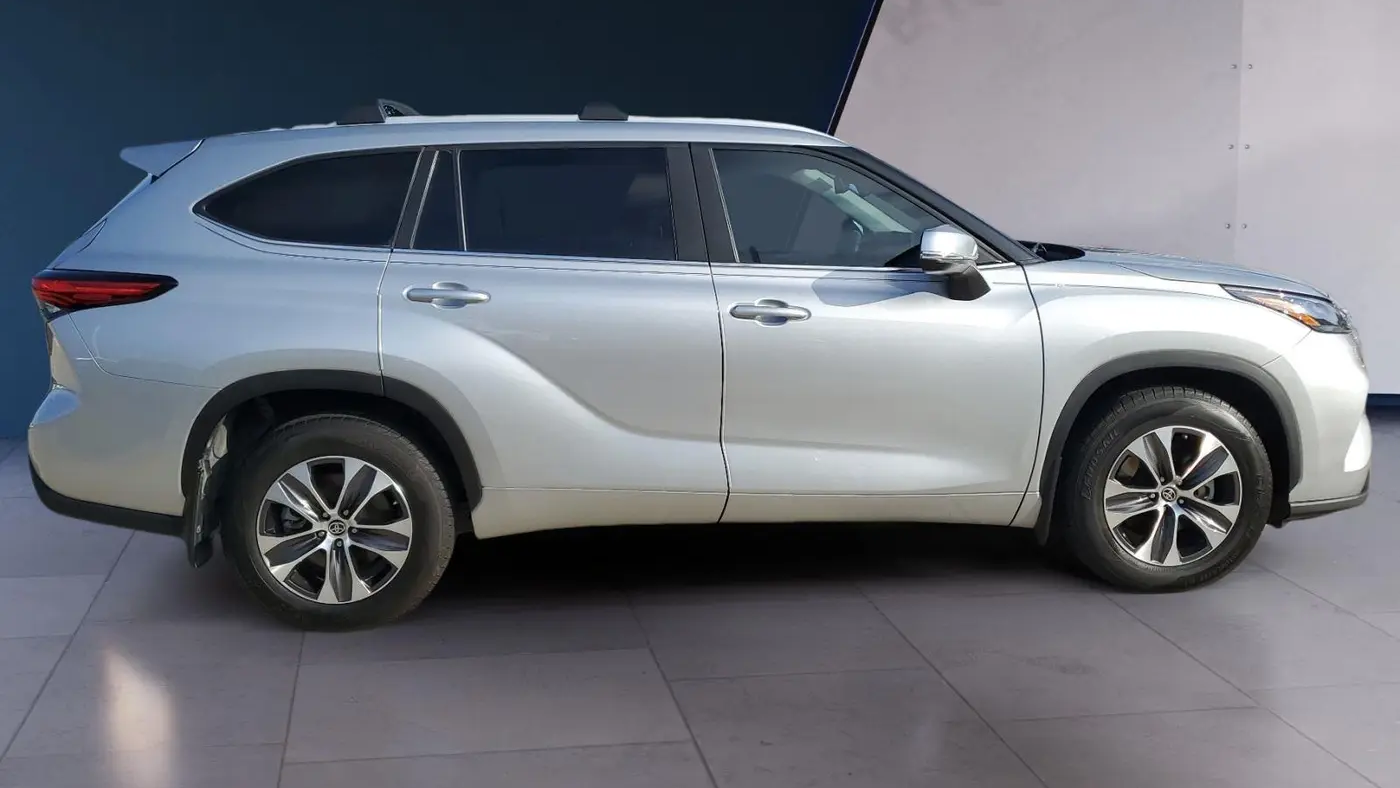 2023 Toyota Highlander Hybrid XLE