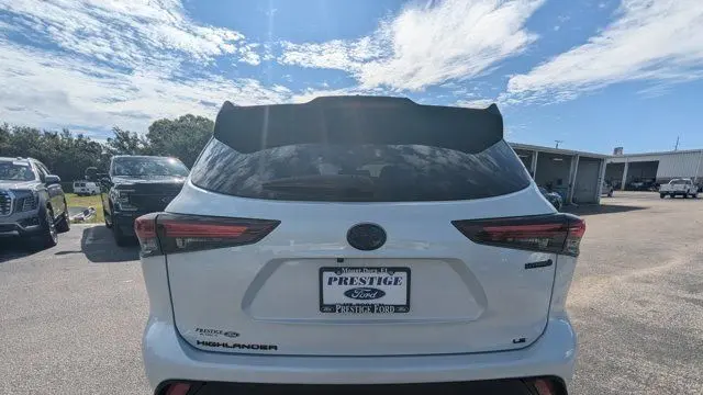 2024 Toyota Highlander Hybrid XLE