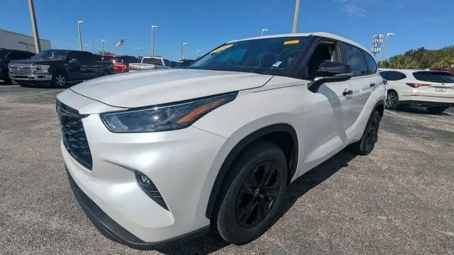2024 Toyota Highlander Hybrid XLE