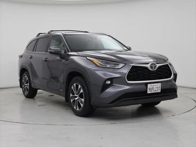 Photo of a 2025 Toyota Highlander Hybrid AWD XLE 4DR SUV for sale