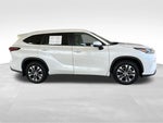 2024 Highlander Hybrid Thumbnail 3