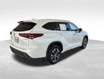 2024 Highlander Hybrid Thumbnail 4