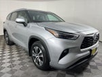2023 Highlander Hybrid Thumbnail 3