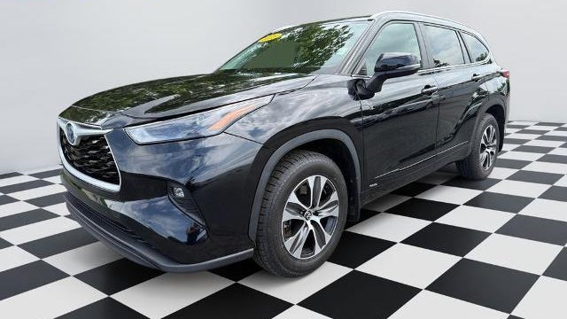 Preowned 2023 Toyota Highlander Hybrid XLE for Sale