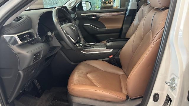 2025 Toyota Highlander Hybrid XLE