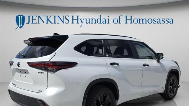 2025 Toyota Highlander Hybrid XLE Nightshade