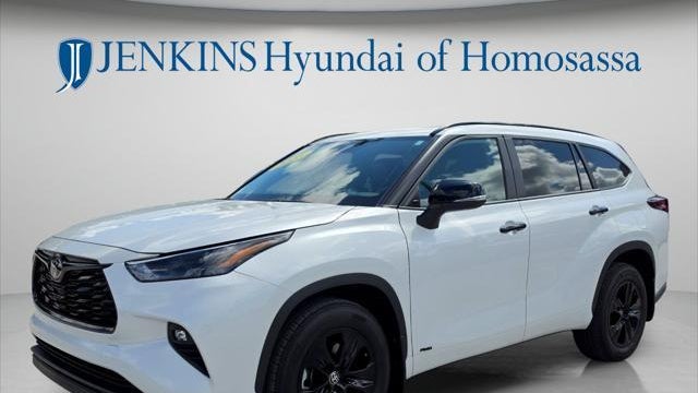 2025 Toyota Highlander Hybrid XLE Nightshade