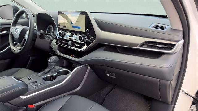 2025 Toyota Highlander Hybrid XLE Nightshade