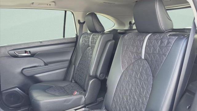 2025 Toyota Highlander Hybrid XLE Nightshade